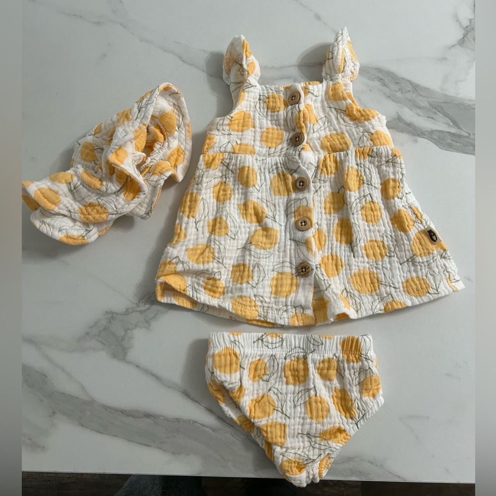 Baby girl lemon dress with matching hat and diaper cover size 0-3 months